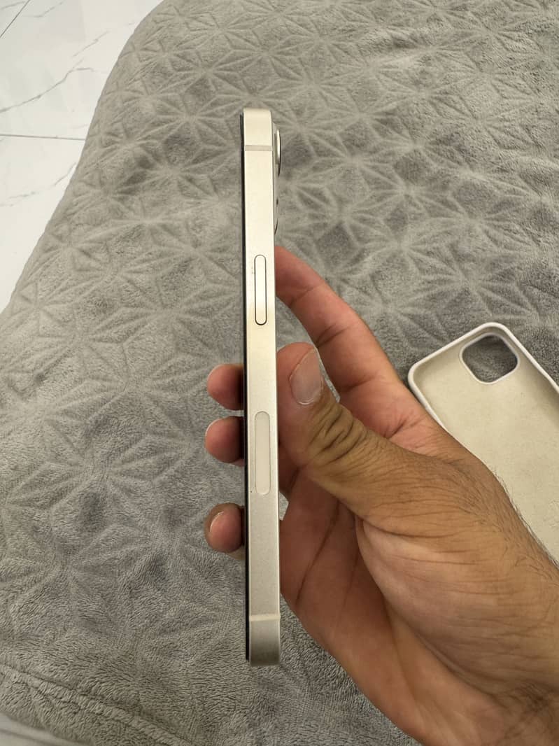 Apple iPhone 13 5