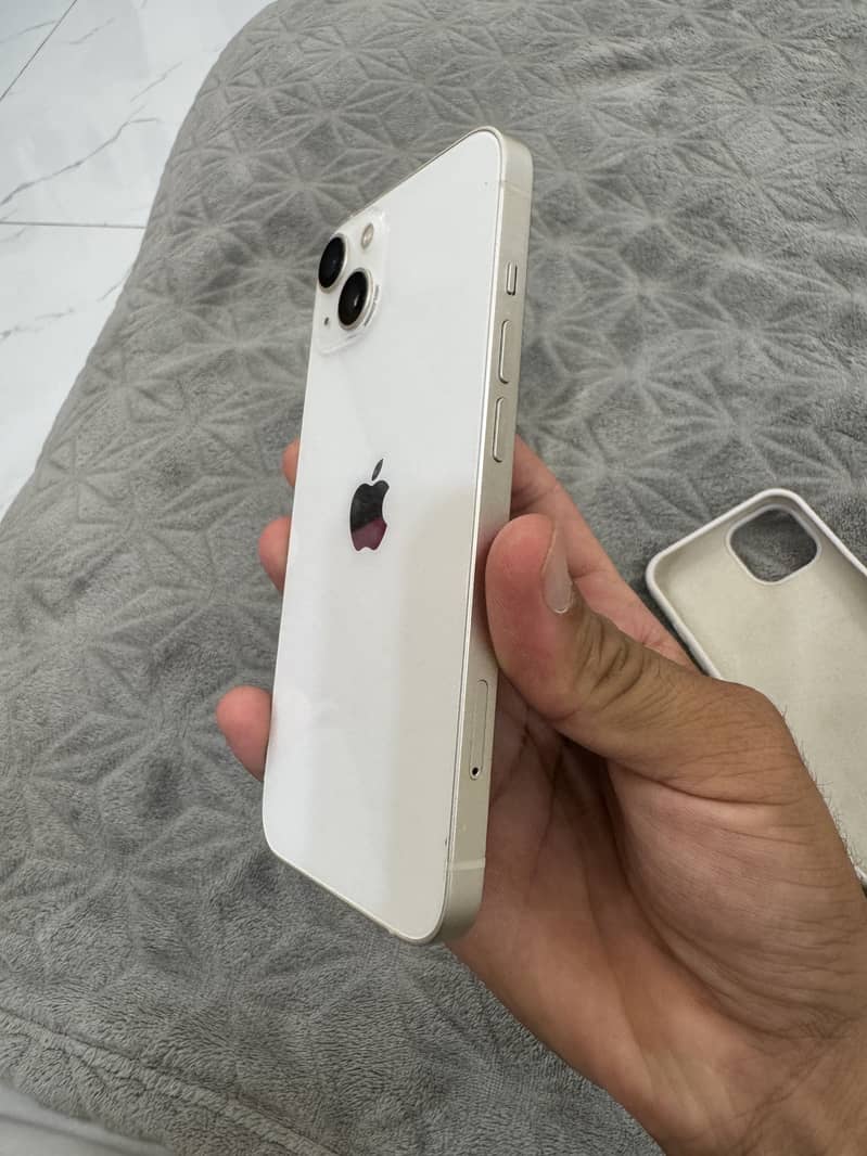 Apple iPhone 13 8