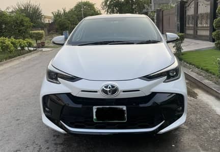 Toyota Yaris Ativ 1.5 black interior