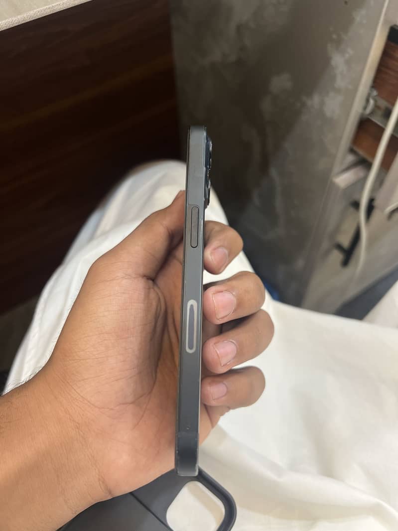 Apple iPhone 13 2