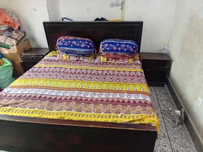 King size bed,sidetables x2