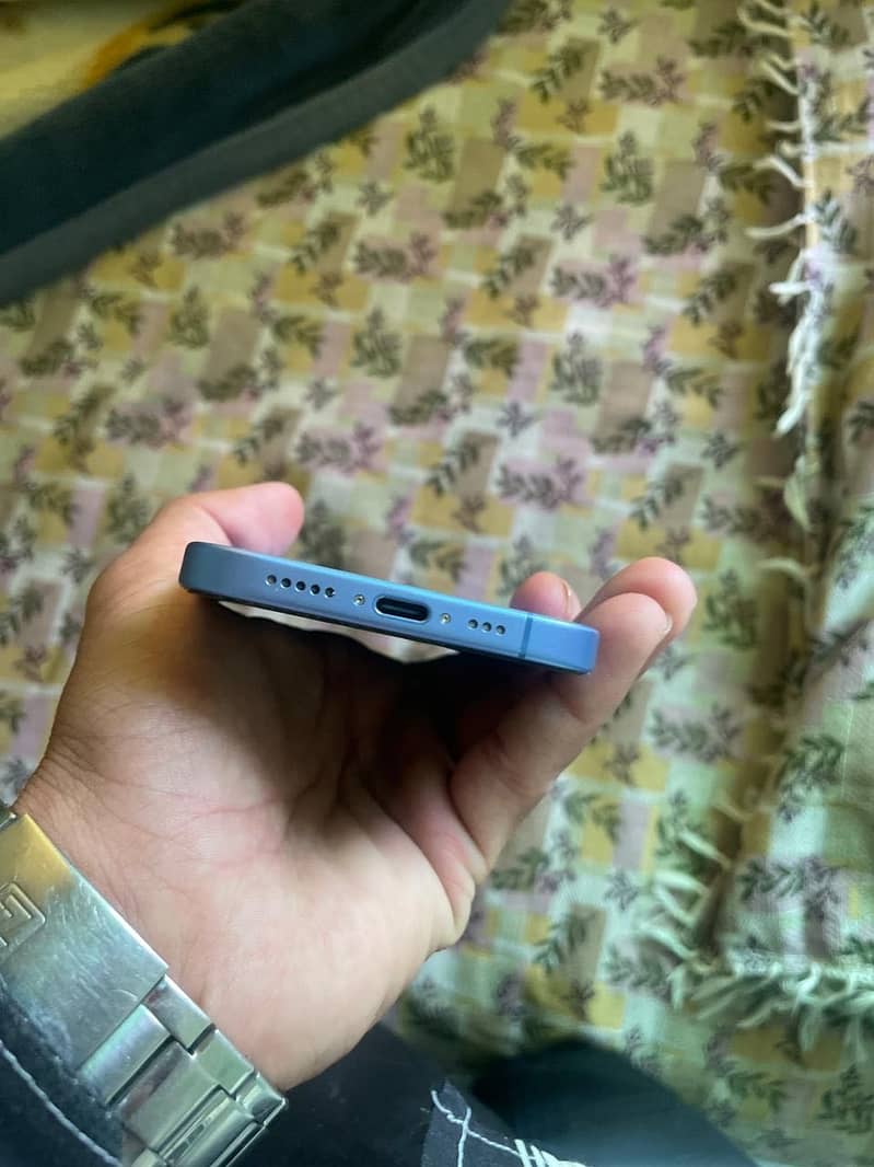 Apple iPhone 16 1