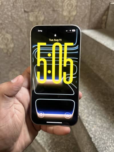 Apple iPhone 13