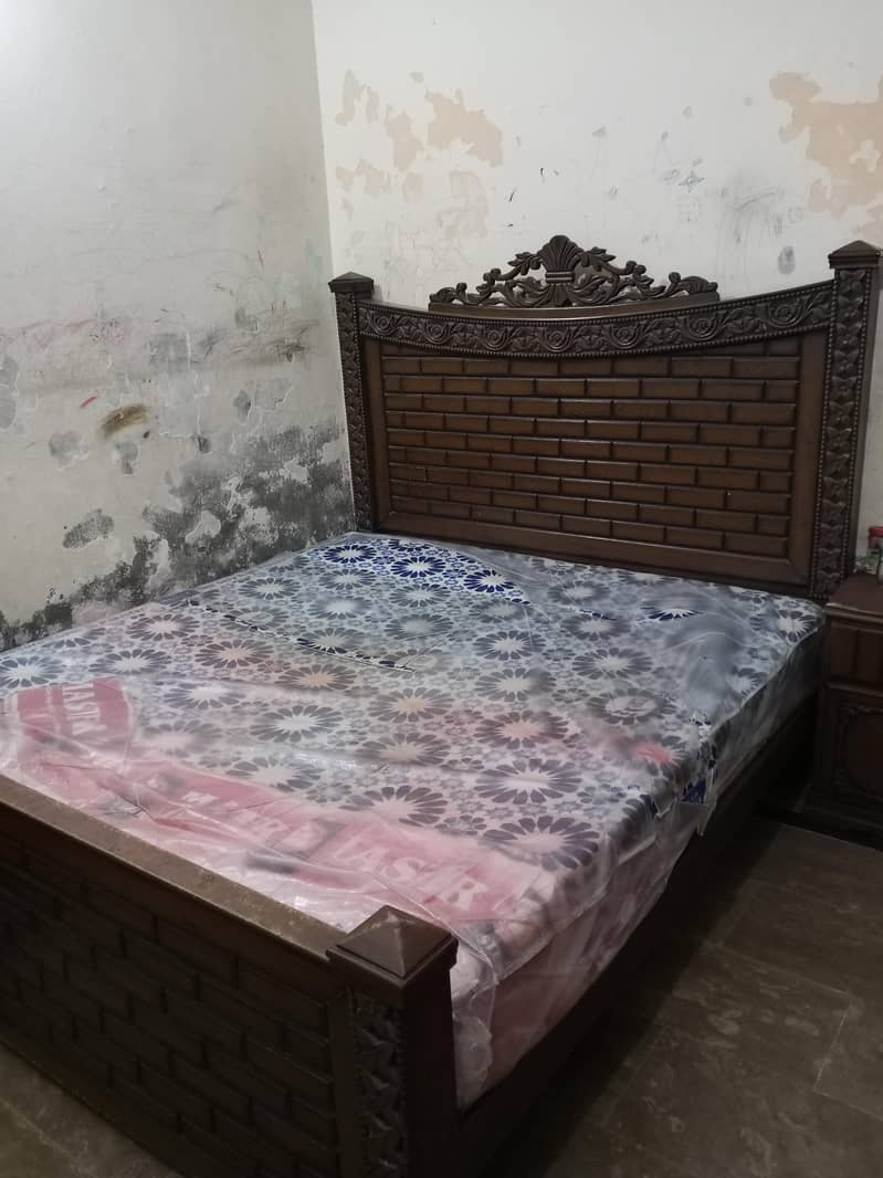 بیڈ کنگ سائز پلس ڈبل بیڈ کا گدا پلس ایک عدد ڈبل واشنگ مشین 1