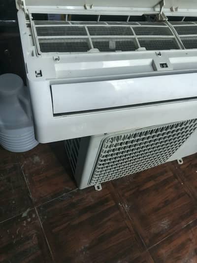 Dawlance AC – Used for 3 Years – Excellent Condition