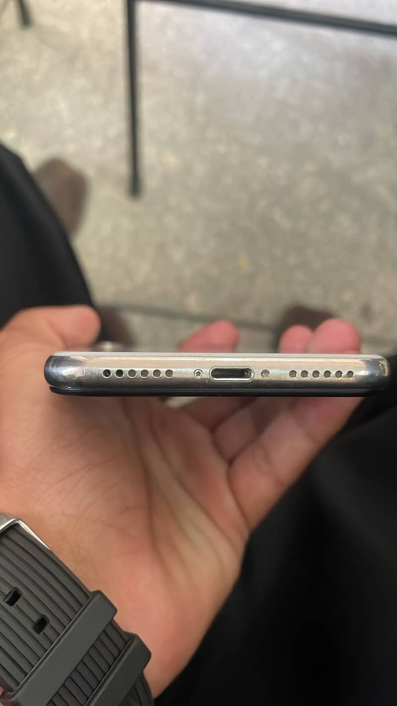 Apple iPhone X 3