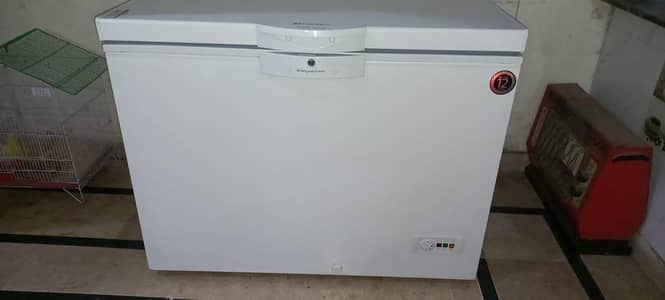 DAWLANCE DEEP FREEZER Slightly used clean everything okay urgent sale