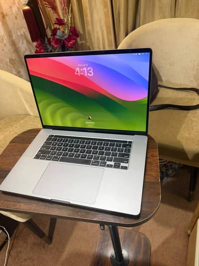 MacBook bro i9 32 gb ram 512 gb ssd