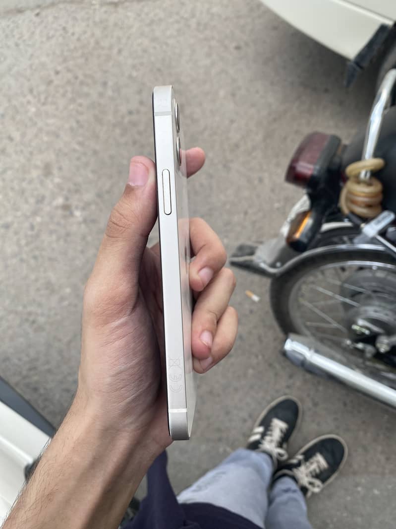 Apple iPhone 12 3