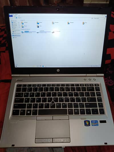 HP Elitebook | 8gb 250gb | i7 | 1gb graphics card |