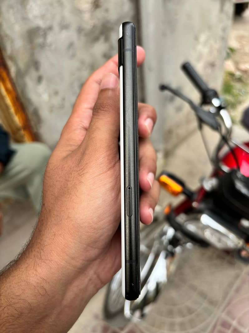 Google Pixel 6a 4