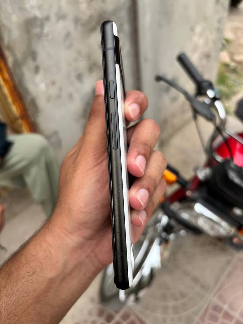 Google Pixel 6a 5