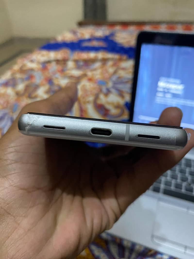 Google pixel 7A 5