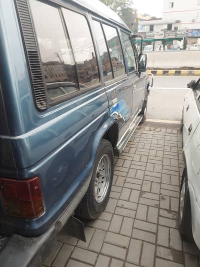 Mitsubishi Pajero 1990