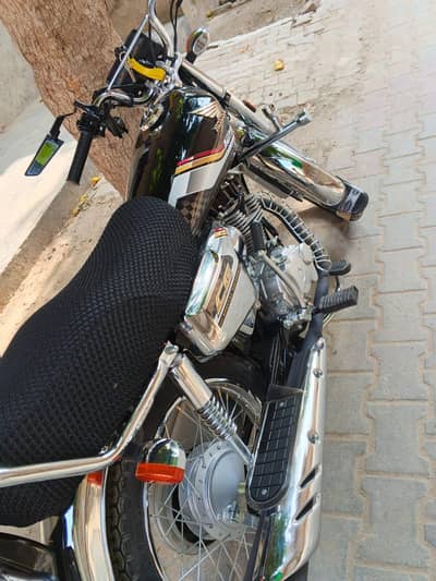 Honda 125 only 1200 km chla hua