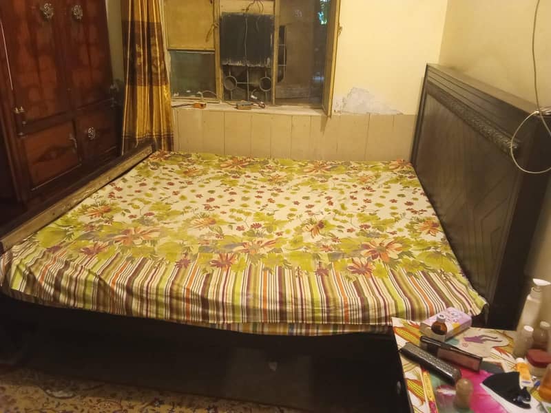 king size bed two sides table 0