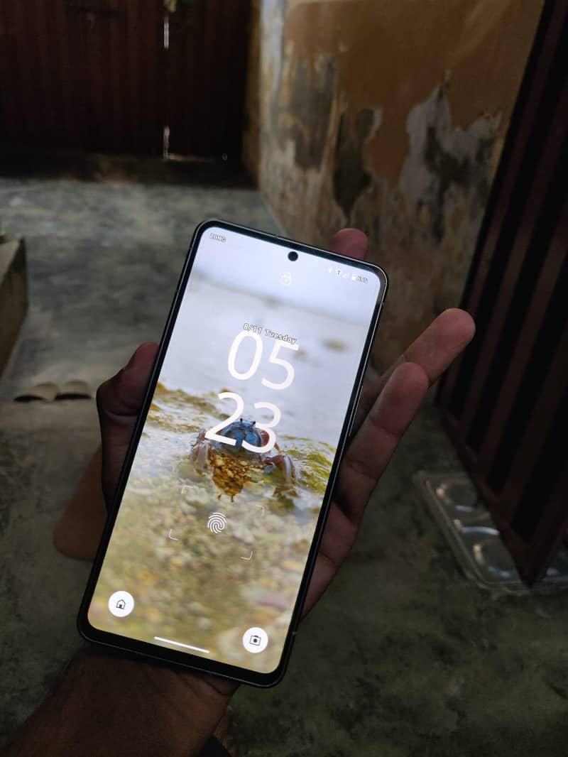 Sharp Aquos R 7 2