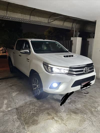 Toyota Hilux revo V 2017 total genuine