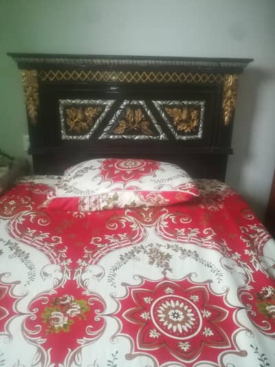 single bed with site table with matress