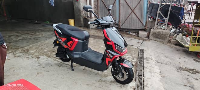 evee gen-z lithium model like brand new