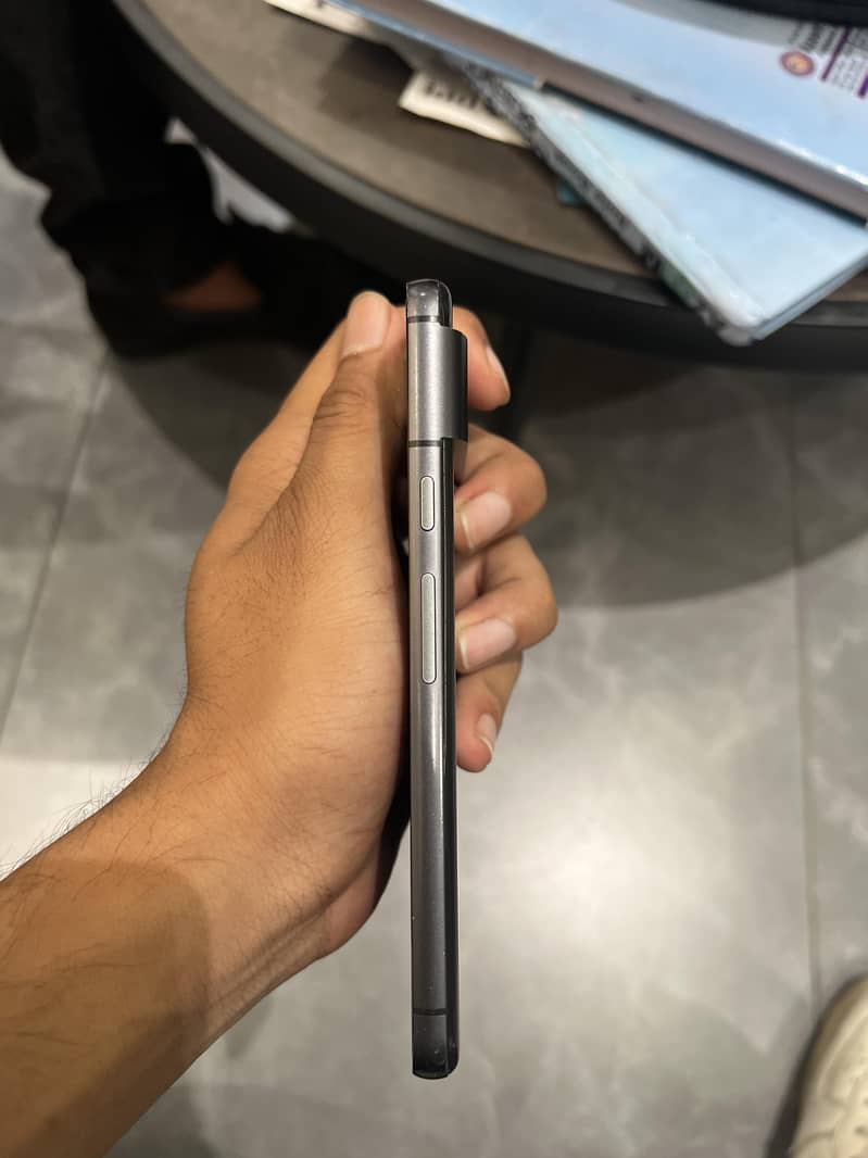 Google Pixel 8 4