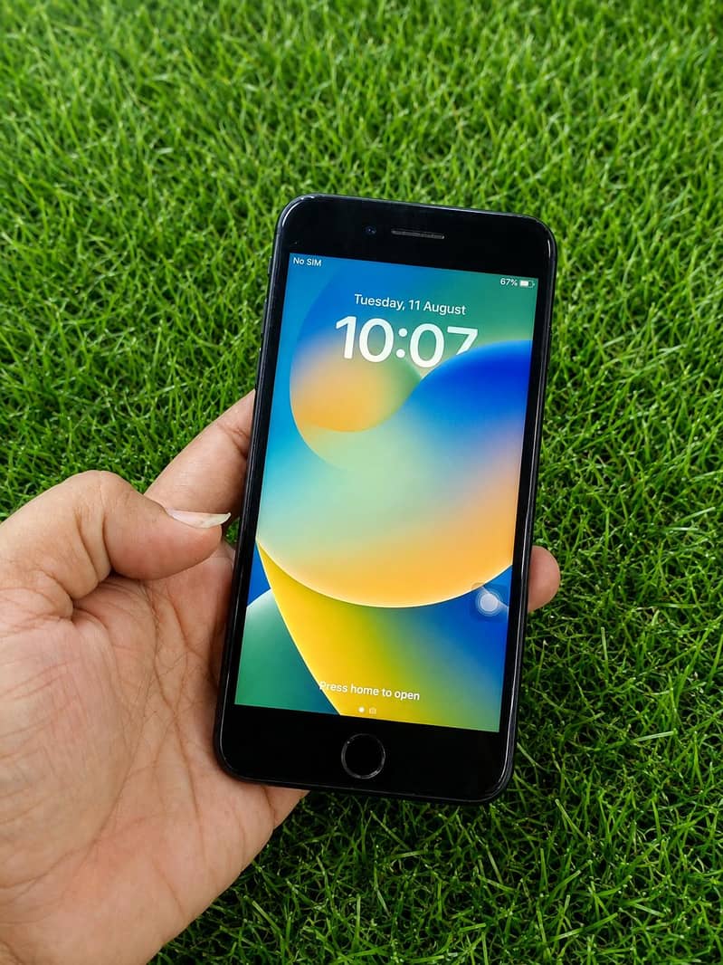 Apple iPhone 8 Plus 1