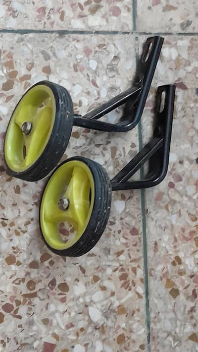 Imported training cycle tyres  for sale in good condition
