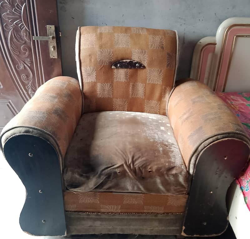 پوشنگ کی لکڑی اچھی حالت میں ٫لاہور 0