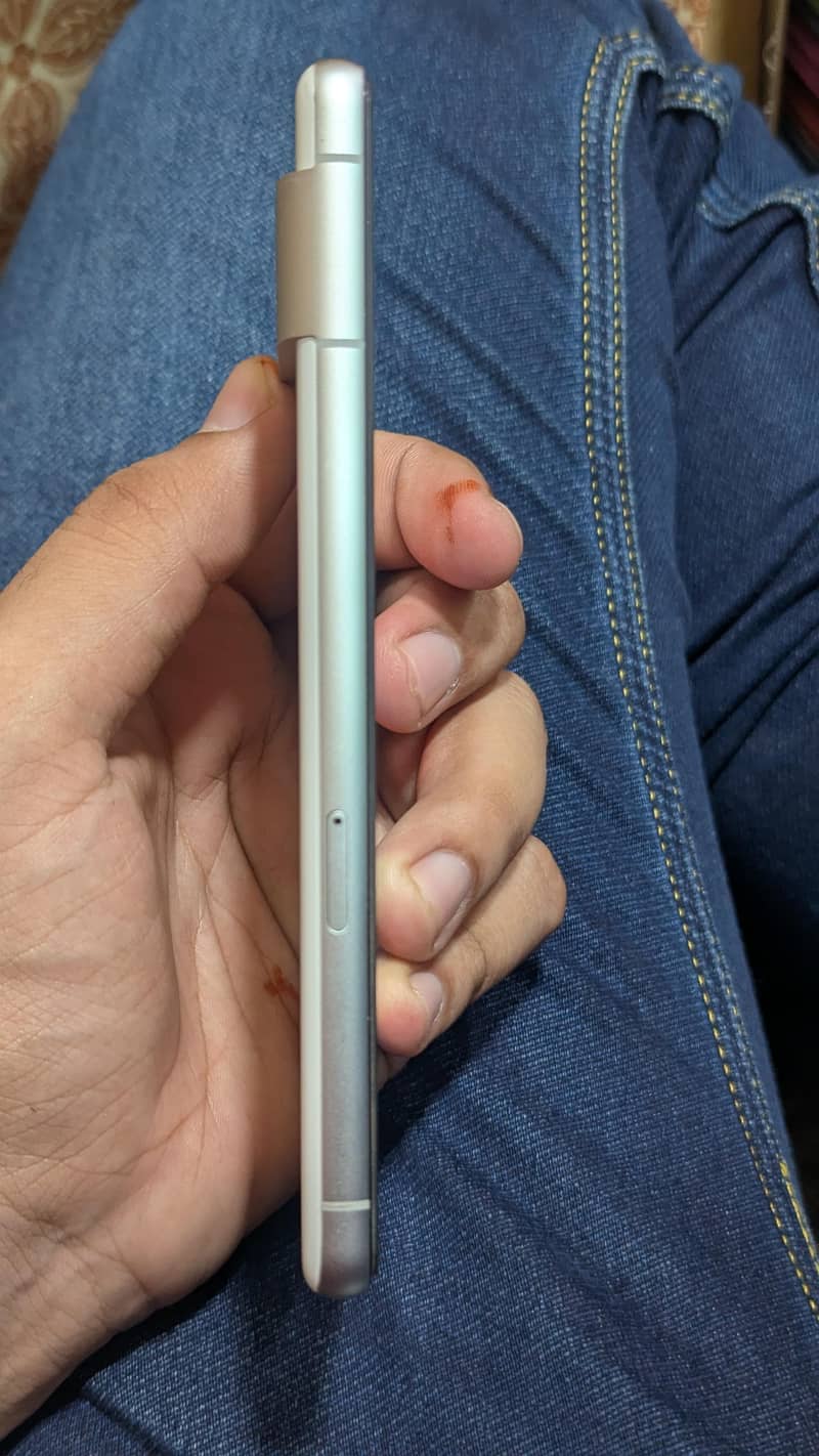 Google Pixel 7 4