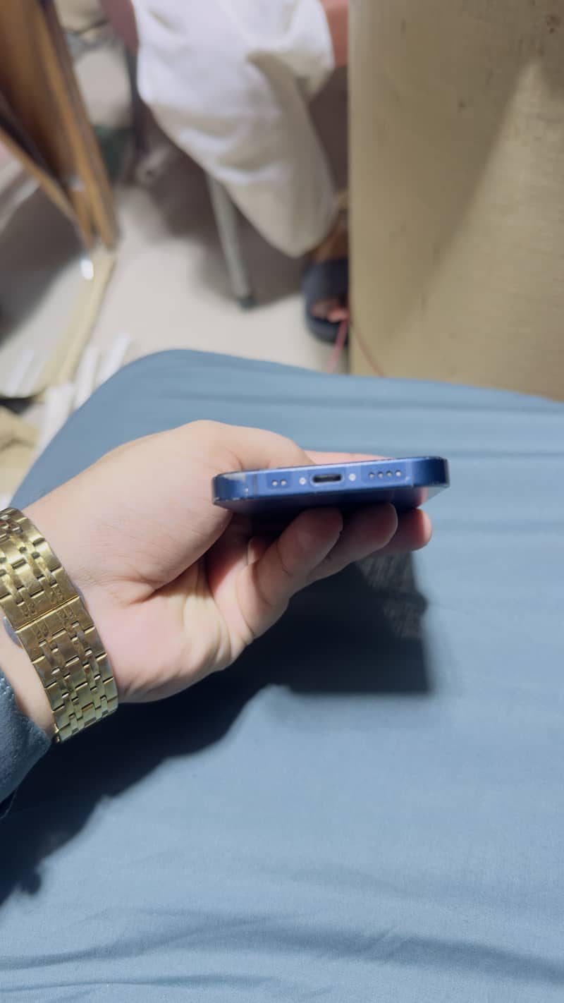 Apple iPhone 12 mini 0