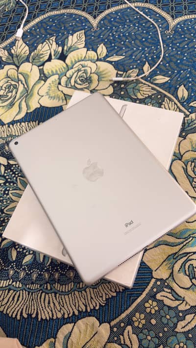 Ipad 8th gen 32 gb wifi in new condition