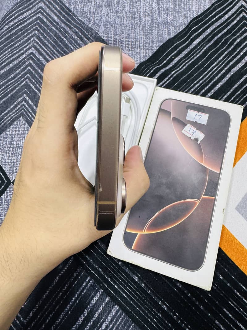 Apple iPhone 16 Pro Max 4