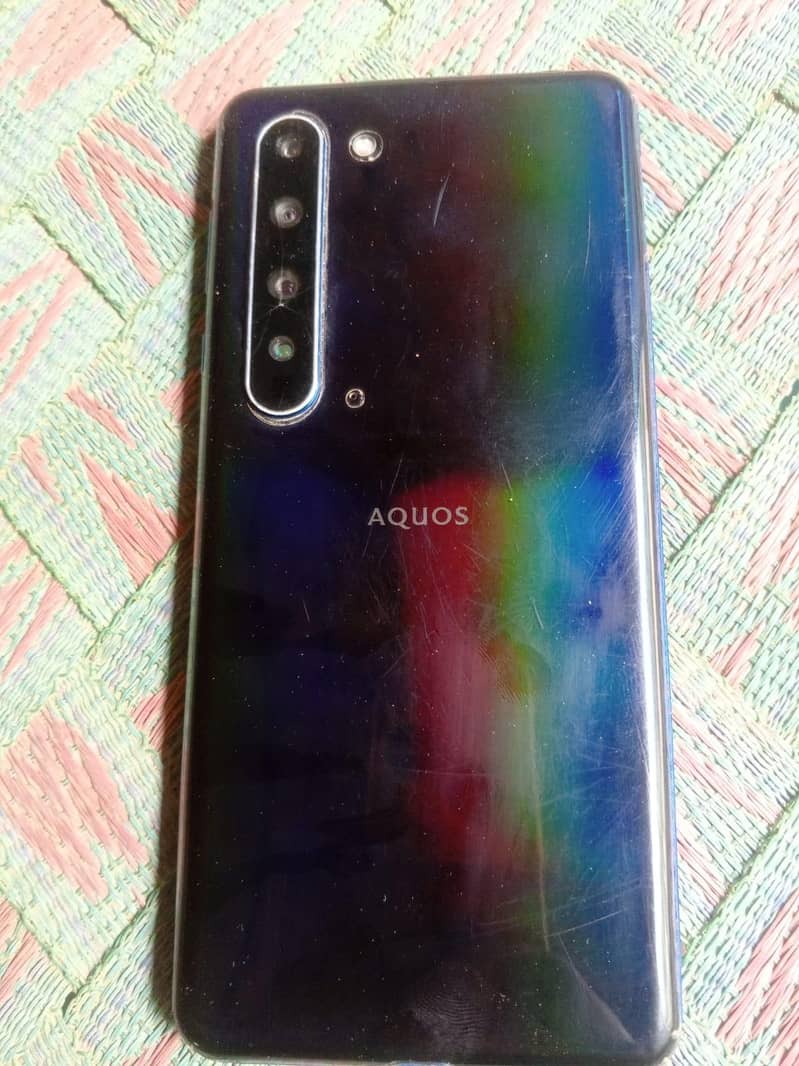 Sharp Aquos R5G 1