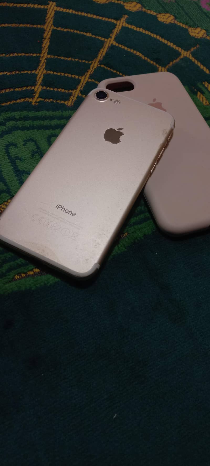 Apple iPhone 7 0