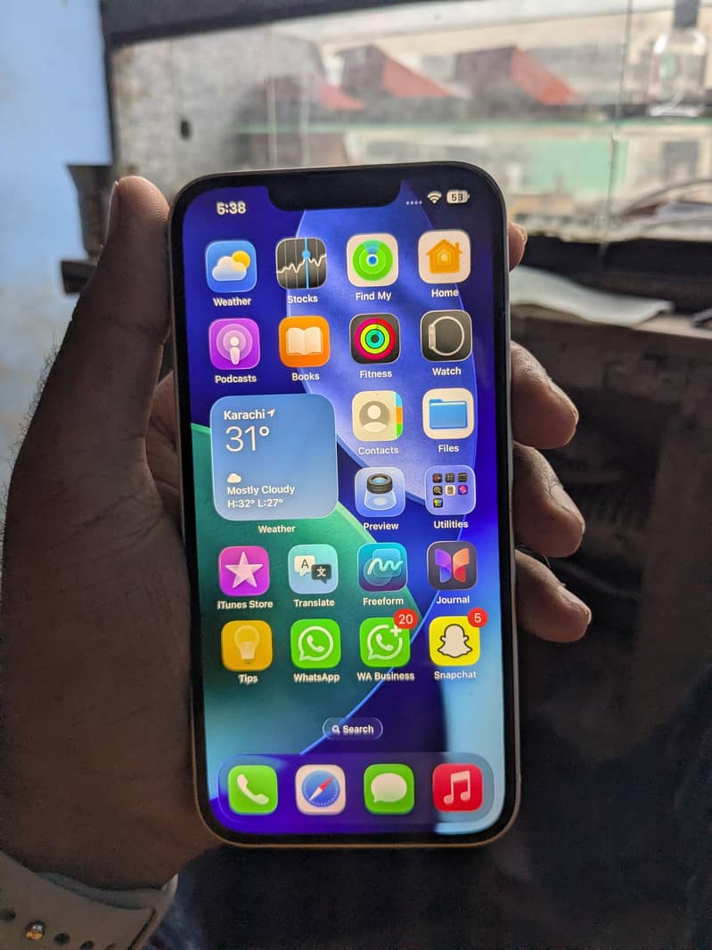 Apple iPhone 13 3