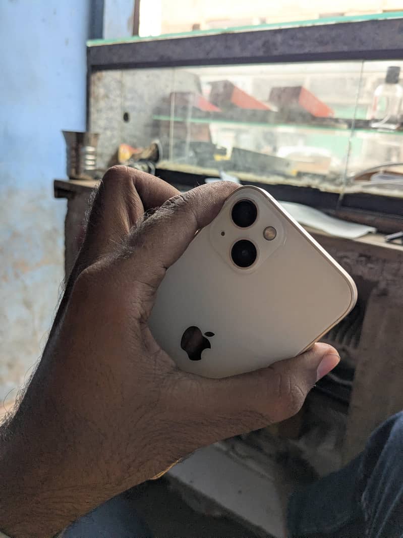 Apple iPhone 13 4