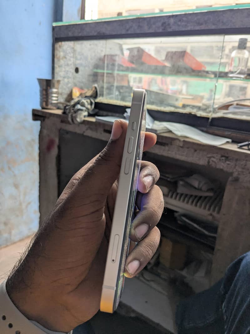 Apple iPhone 13 6