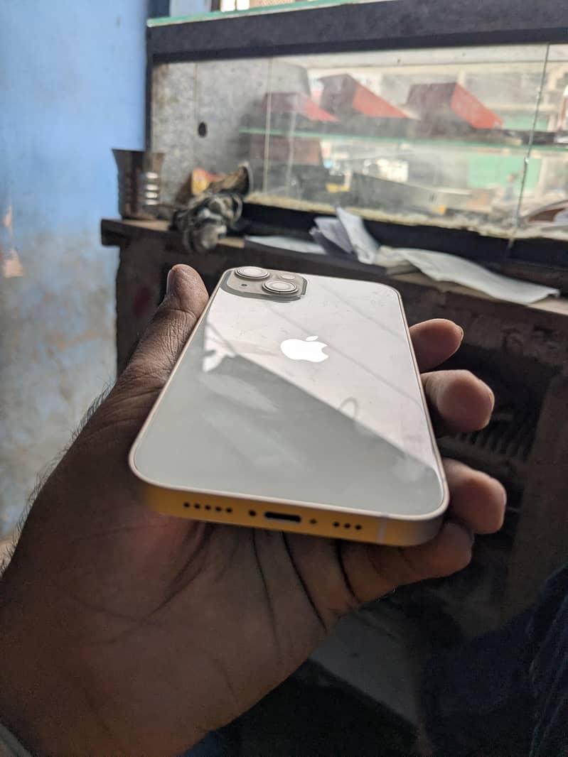 Apple iPhone 13 9