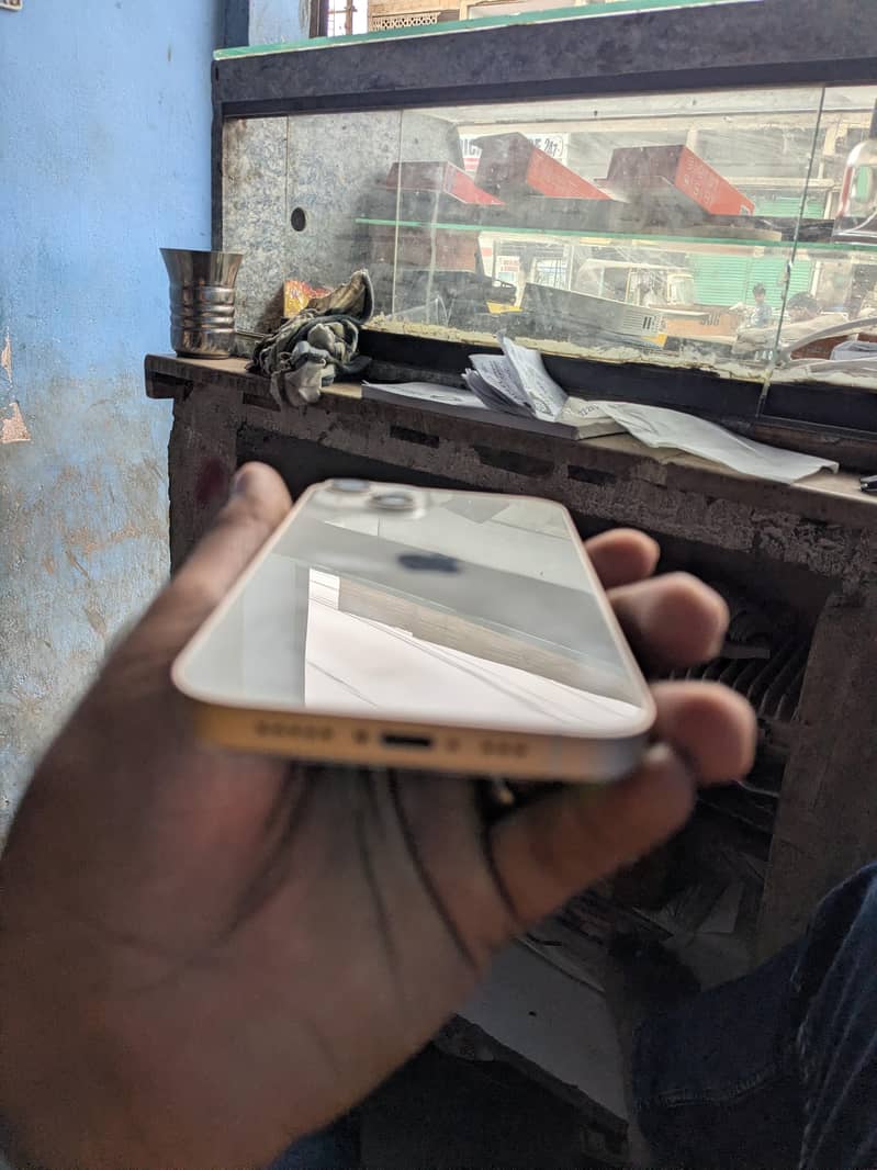 Apple iPhone 13 10