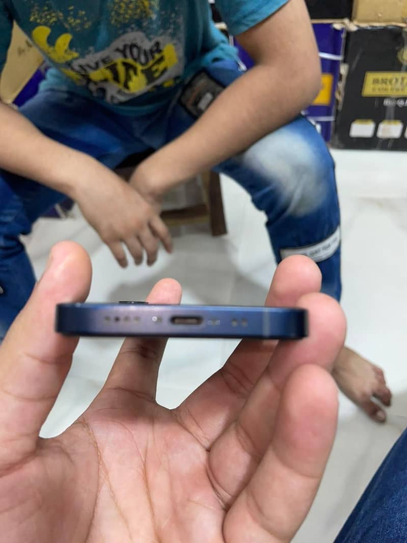 Apple iPhone 12 mini 6