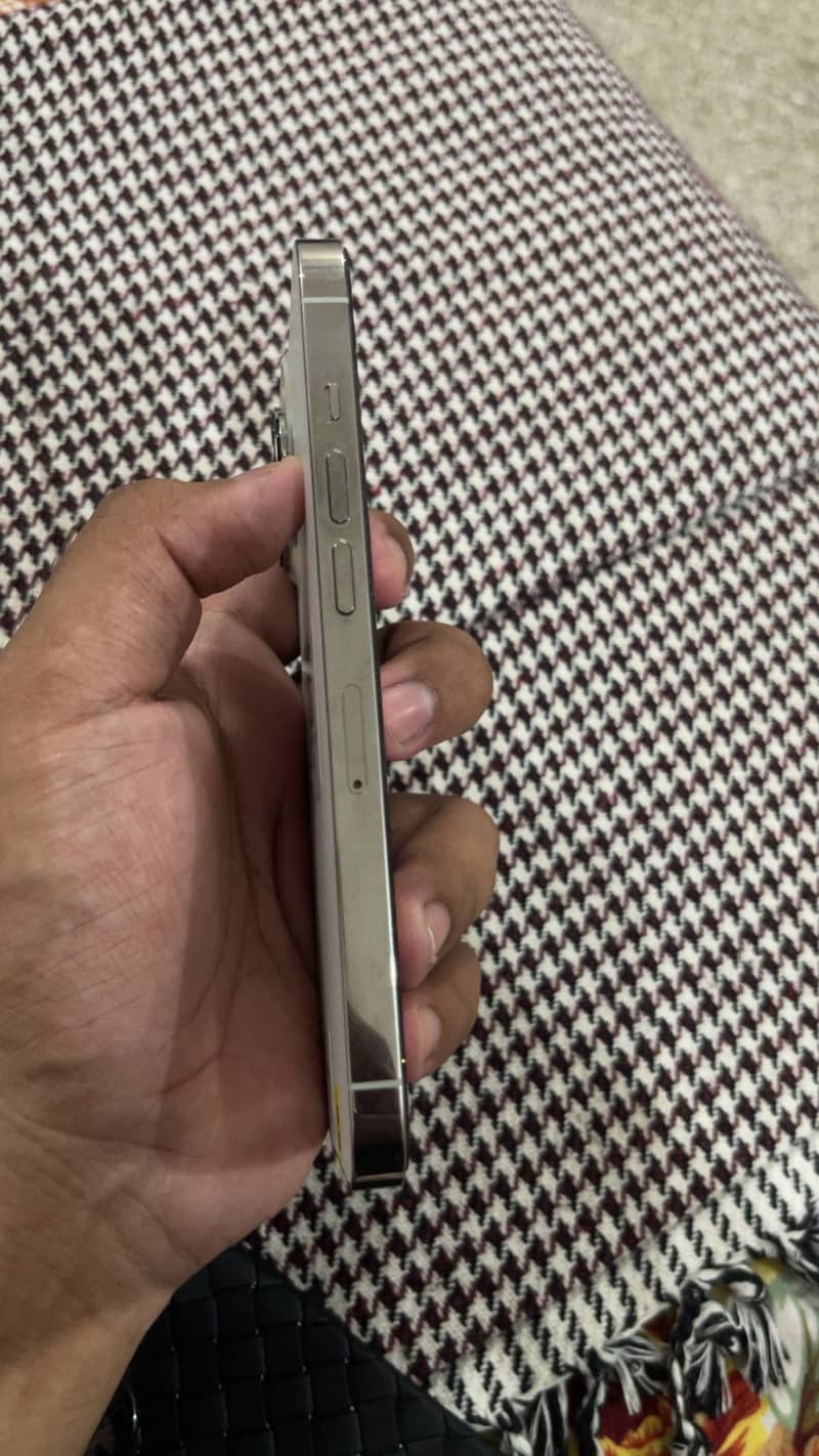 Apple iPhone 13 Pro 3