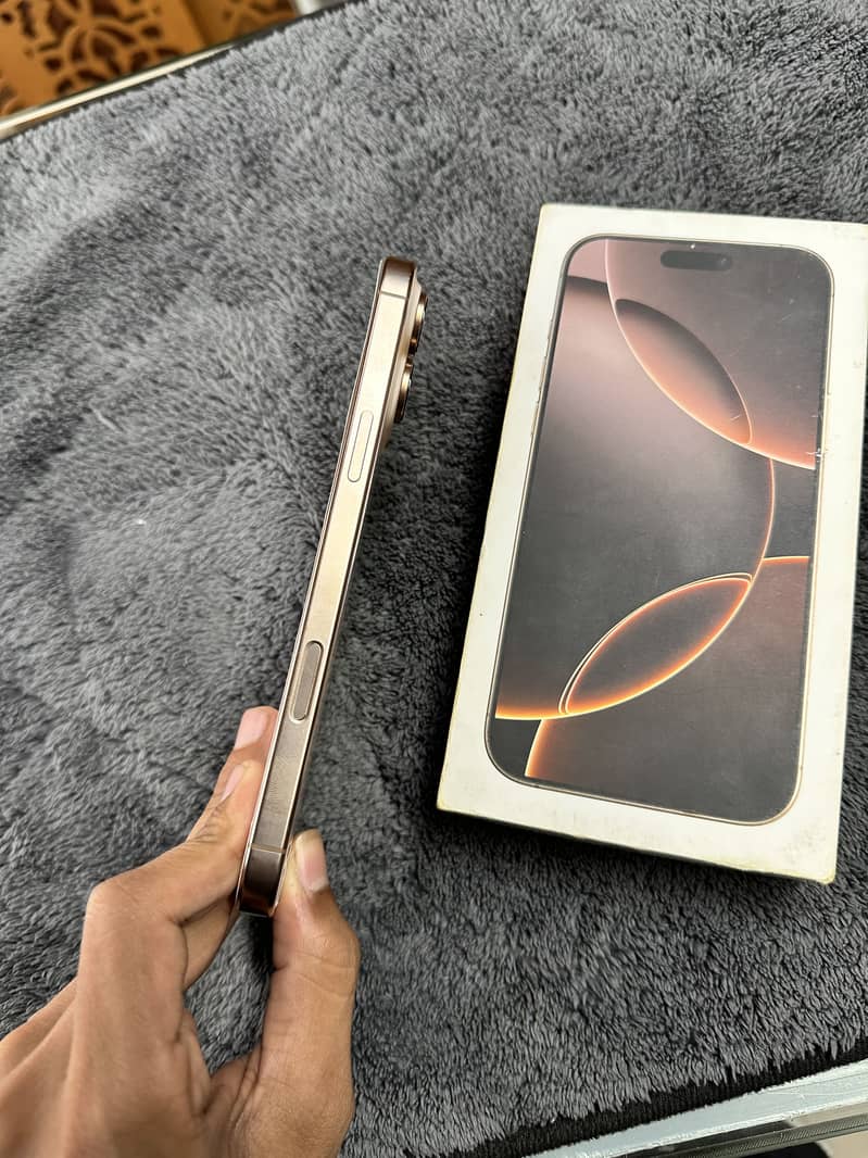 Apple iPhone 16 Pro Max 2