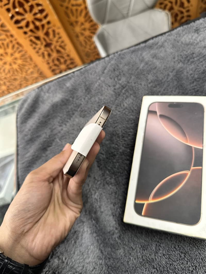 Apple iPhone 16 Pro Max 3