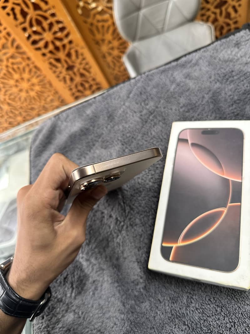 Apple iPhone 16 Pro Max 4