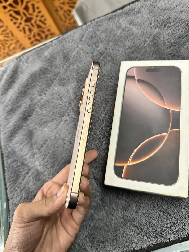 Apple iPhone 16 Pro Max 6
