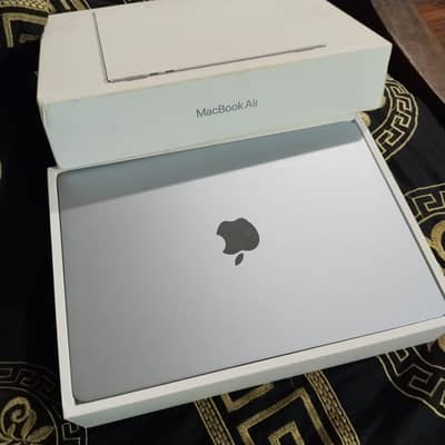 MacBook Air M4 (16/256) 14 Cycles