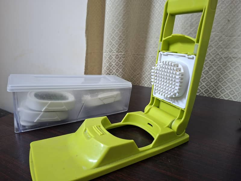 Multi-Functional Handheld Vegetable & Fruit Dicer 3