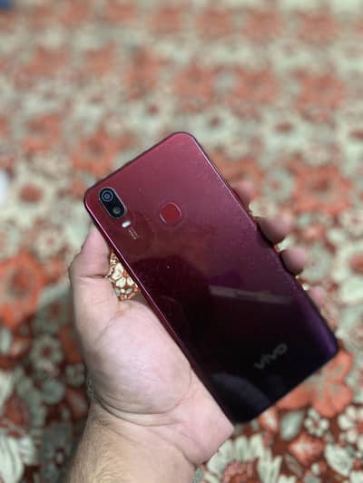 Vivo y11, 22gb memory, pta approved.