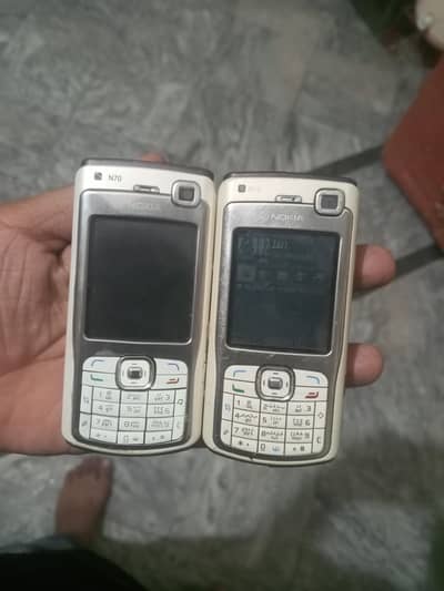 Nokia n70 non pta , original casing and battery