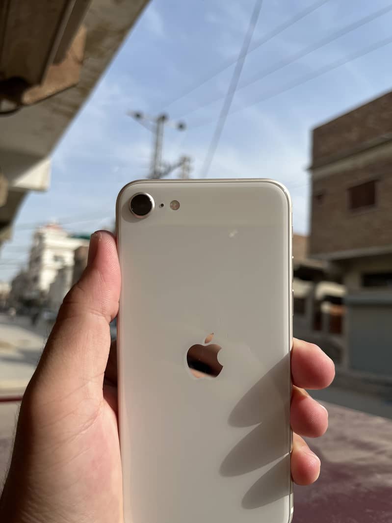 Apple iPhone SE3 4